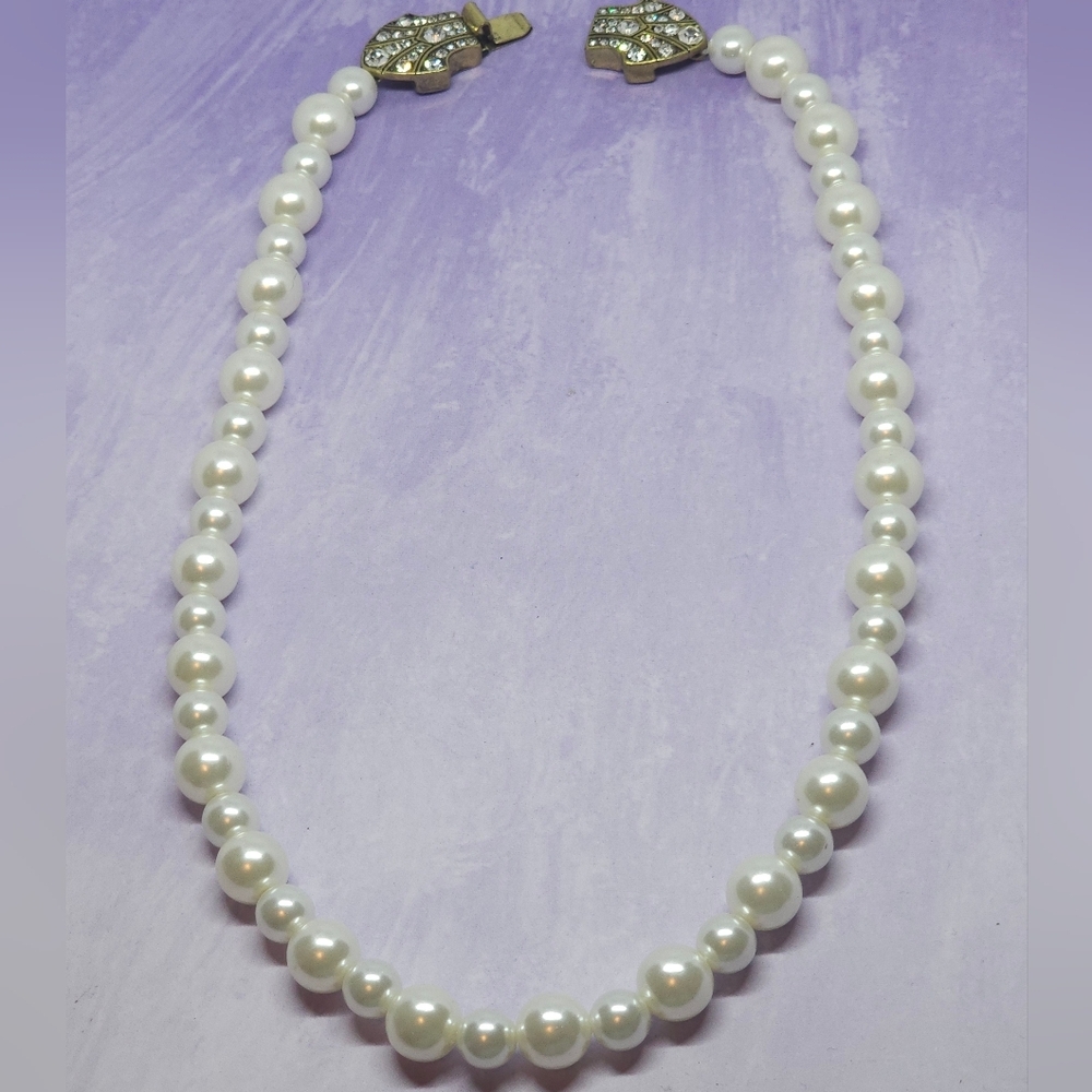 5 for $20 Chloe + Isabel Faux Pearl Necklace Decorative Clasp - Picture 2 of 8